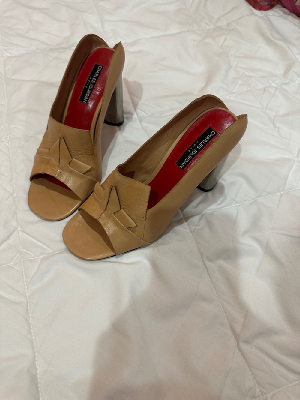 NWOT Charles Jourdan Tan Leather Open-Toe Bow Block Heel Mules size 7M - Picture 9 of 9